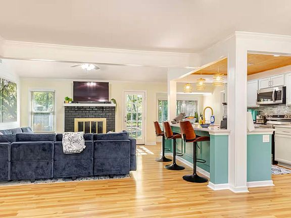 3rd image of 2117 Chancellory Ln