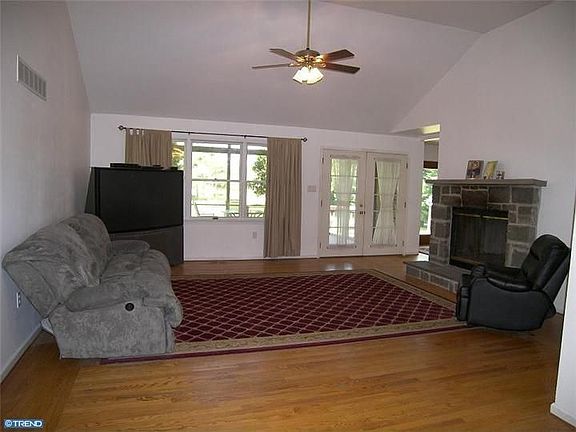 2nd image of 503 Ethel Ct