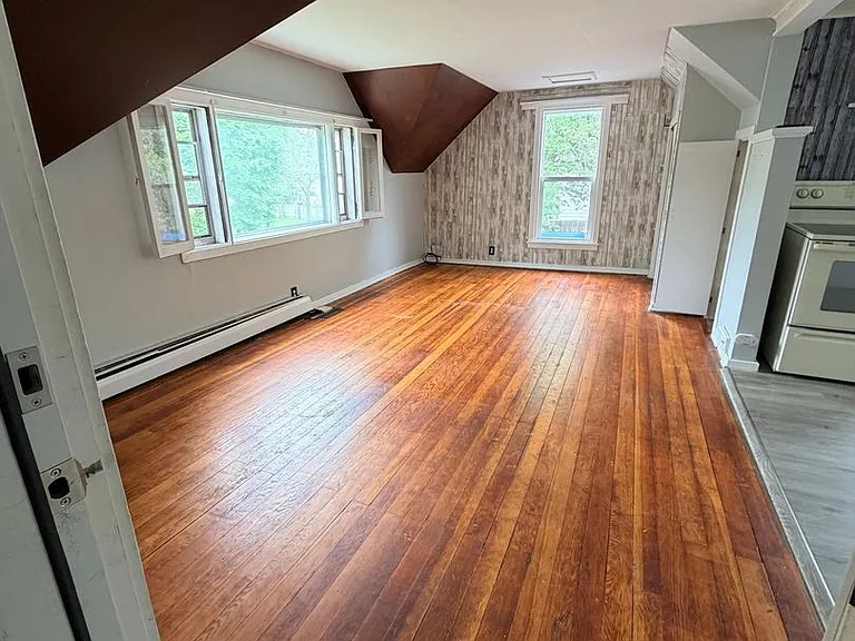 618 Cross St — Photo 2