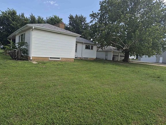 4th image of 205 E Lost St