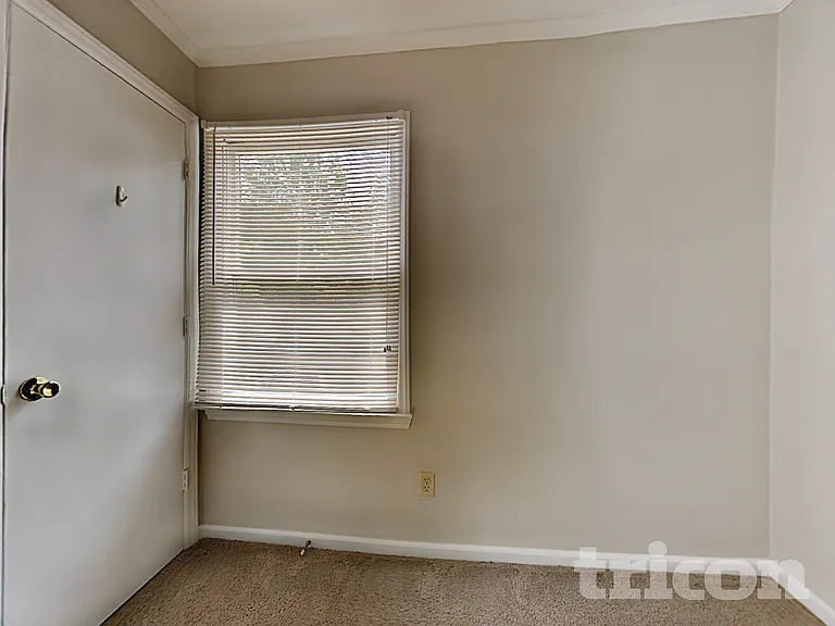 2820 Royal Ridge Ln — Photo 12