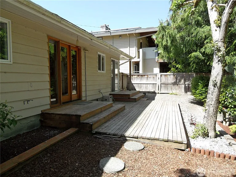 10210 NE 23rd St — Photo 19