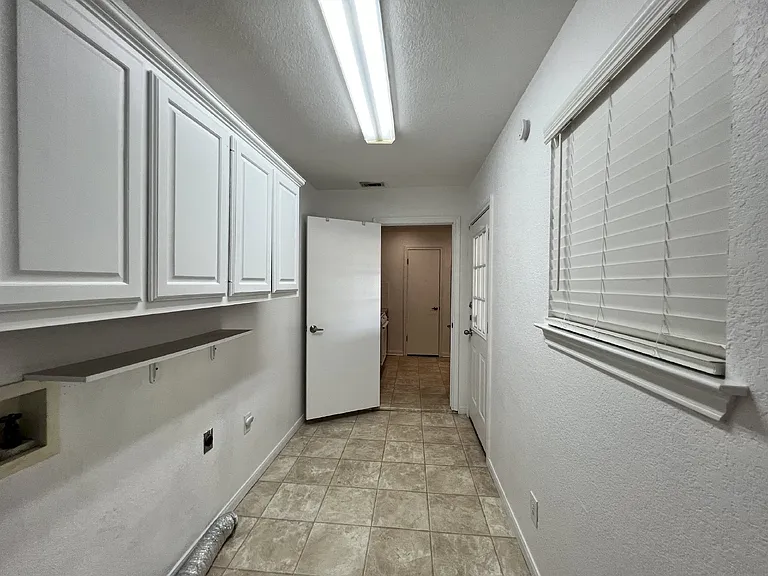407 N Bordon St — Photo 14