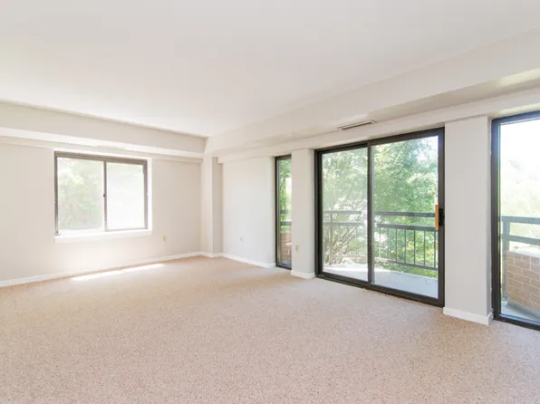 2111 Wisconsin Ave NW, Washington, DC