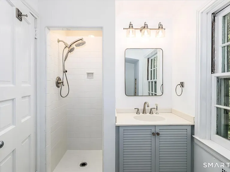 611 Westover Rd — Photo 29