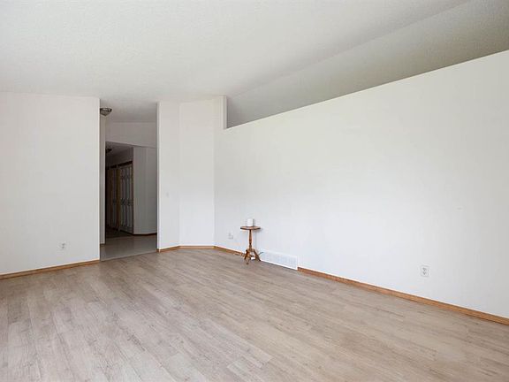 4th image of 205 E Cheecham Dr