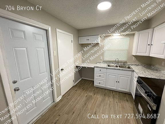 5th image of 704 Bryon Ct