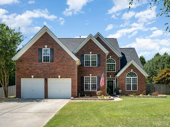 143 Winter Flake Dr, Statesville, NC 28677
