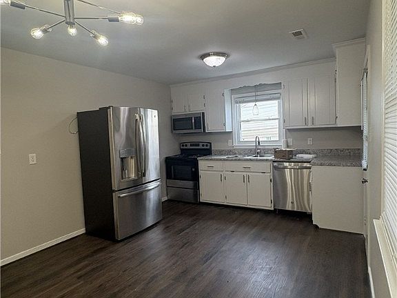 3rd image of 3022 Fielding Rd
