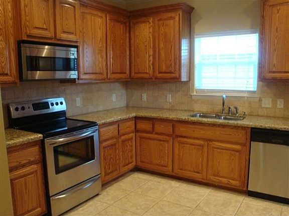 4th image of 520 Lexington Dr