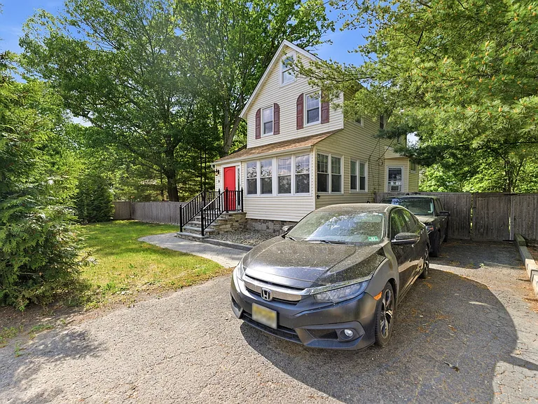 9 Belden Pl — Photo 2