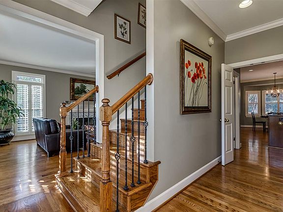 5th image of 732 Kendall Dr