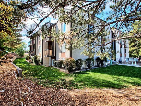 3rd image of 3156 Lakeside Dr APT 303