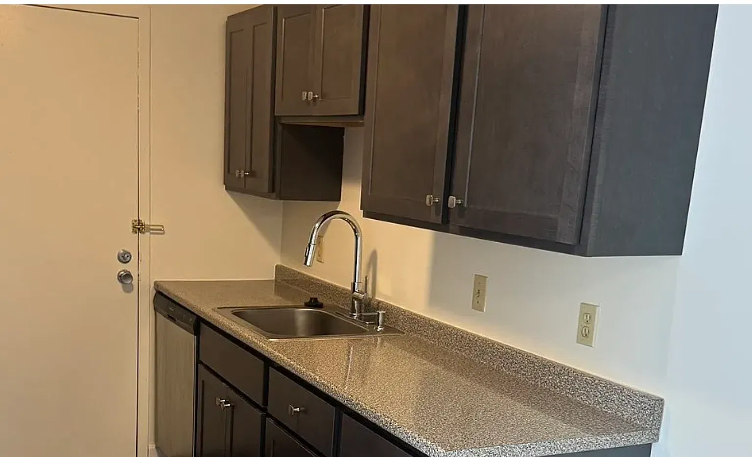 1 bed, 778 sqft, $2,100 — Photo 3