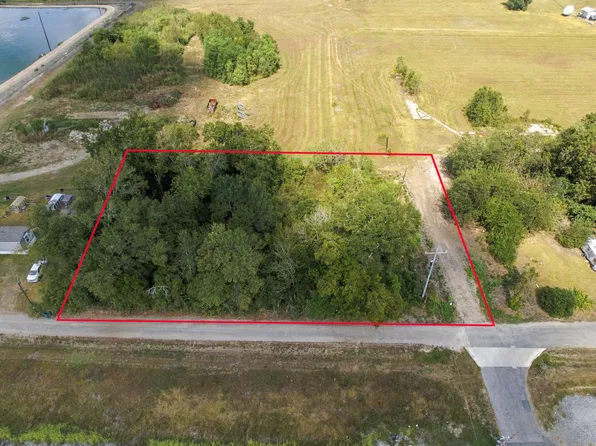613 Railroad Ave, Iowa, LA 70647