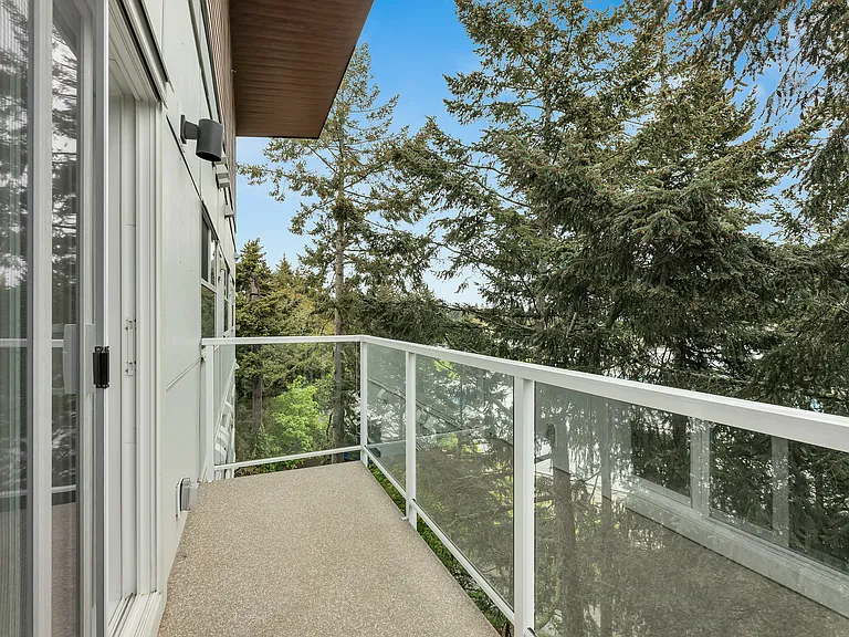 1060 Goldstream Ave — Photo 10