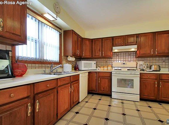 5th image of 80 Belmont Ave