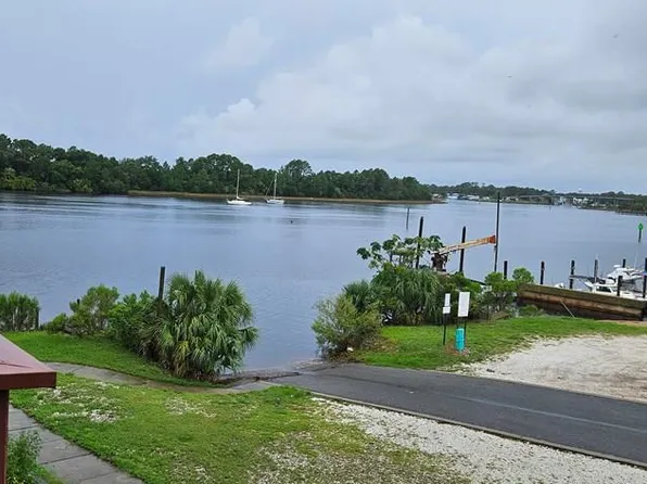 401 Saint James Ave #11, Carrabelle, FL 32322