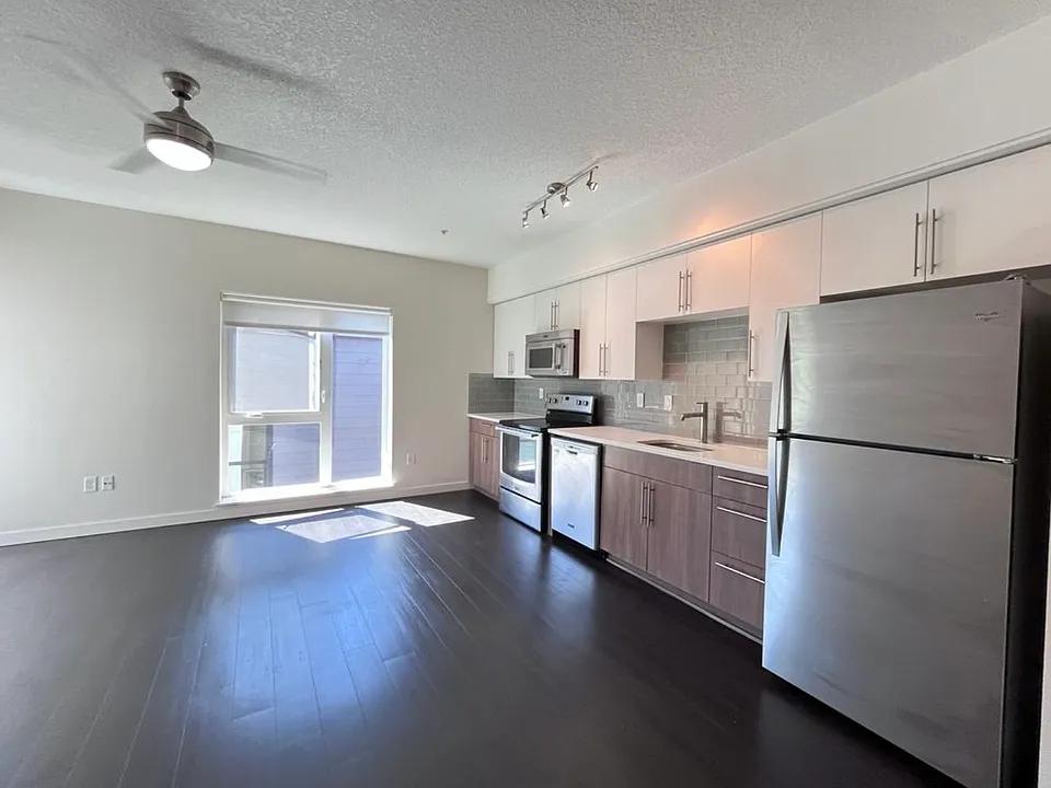 2240 NW Pettygrove St #303