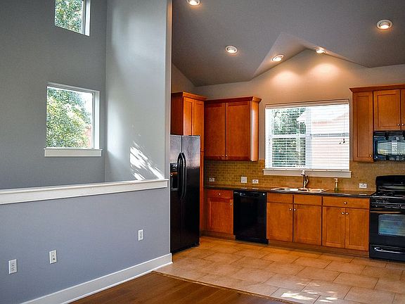 2nd image of 1601 Miriam Ave Unit 215