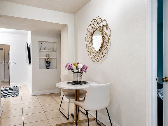 2nd image of 951 Jefferson Ave APT 2