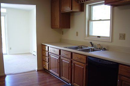 3rd image of 37 Hillside Dr