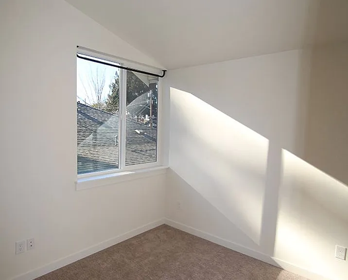 5634 Brooklyn Ave NE #B — Photo 8