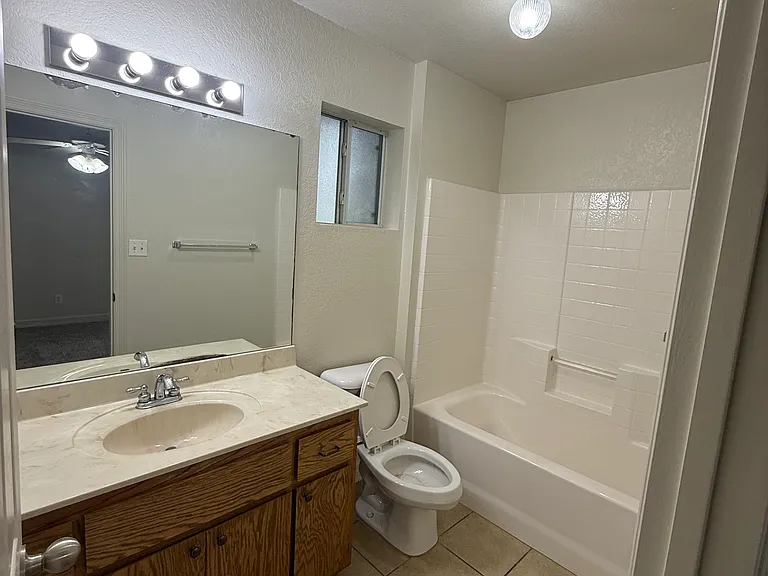 820 N Beal St #B — Photo 14