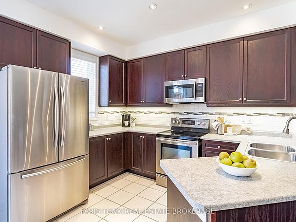 5th image of 93 Collier Cres