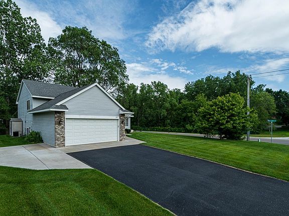 2nd image of 319 Parkview Ln S