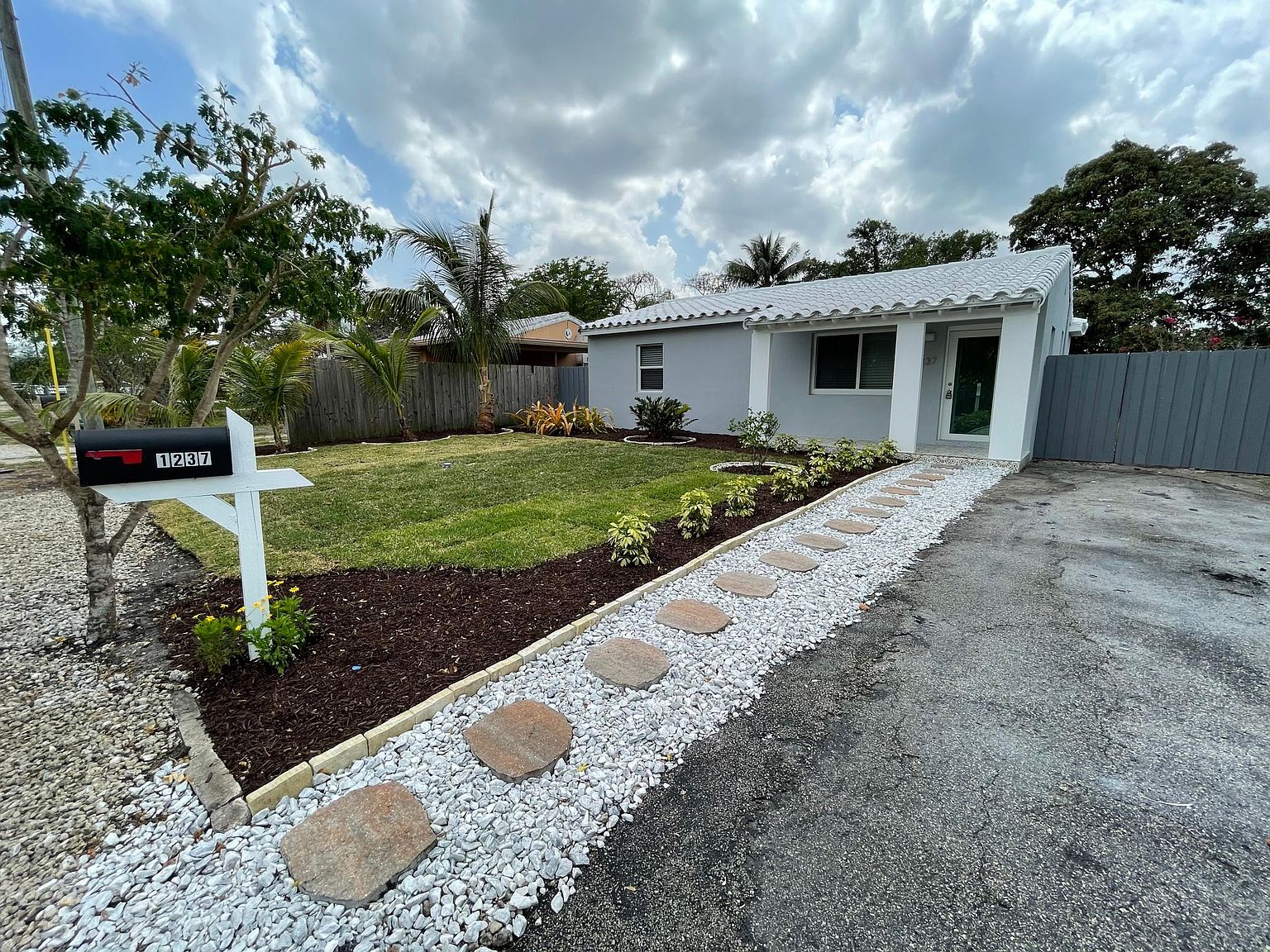 1237 Nw 4th Ave Fort Lauderdale Fl 33311 Zillow