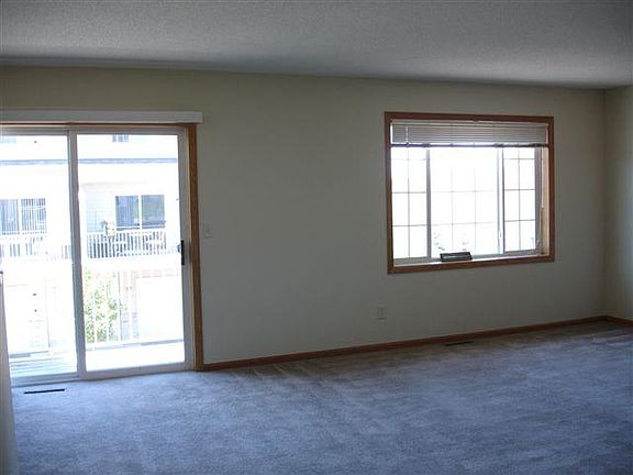 Living-Slider door to balcony