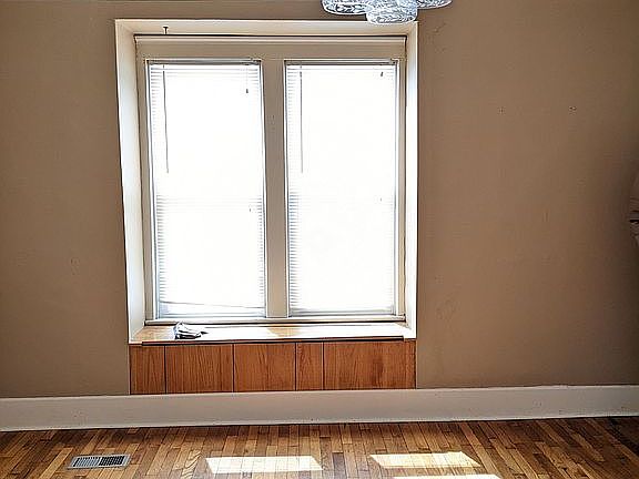 Dining area window seat