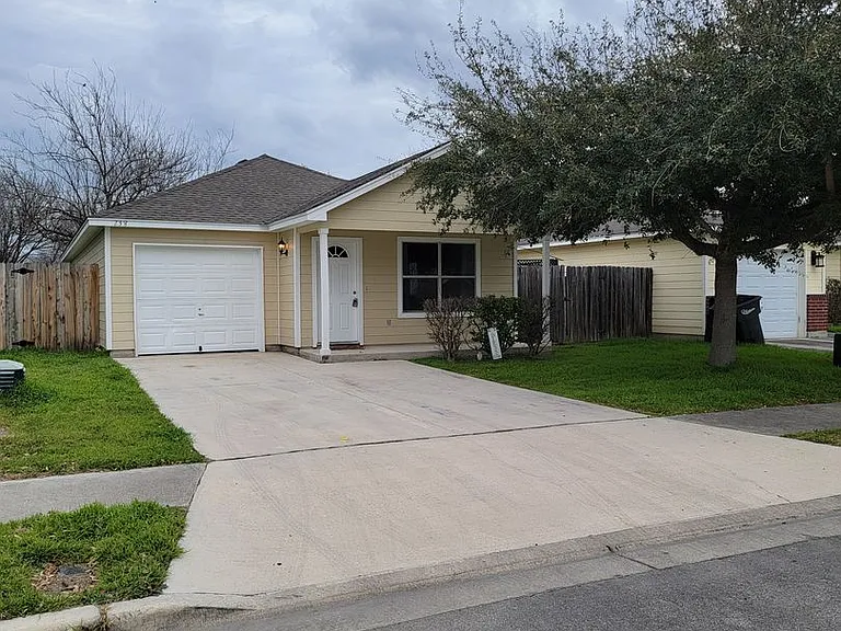238 Bushtail Dr — Photo 1