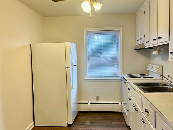 3rd image of 134 E Maple St APT C