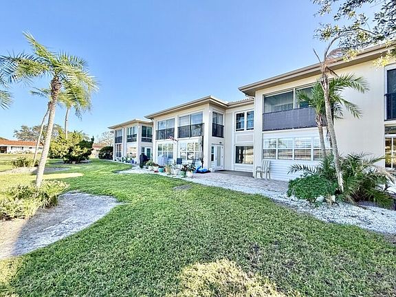 5th image of 10350 Imperial Point Dr W APT 10