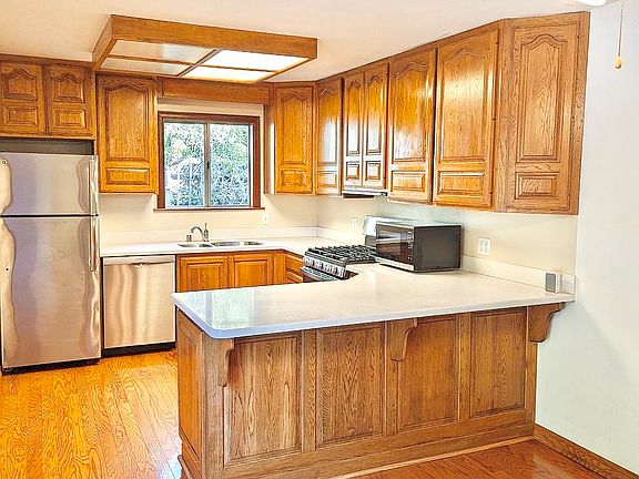 4th image of 3232 Clifton Ct #1