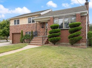 195 Rockaway Pkwy, Valley Stream, NY 11580