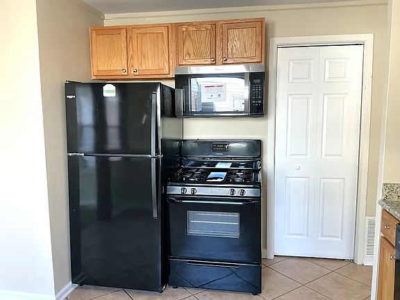 3rd image of 314 Neola St