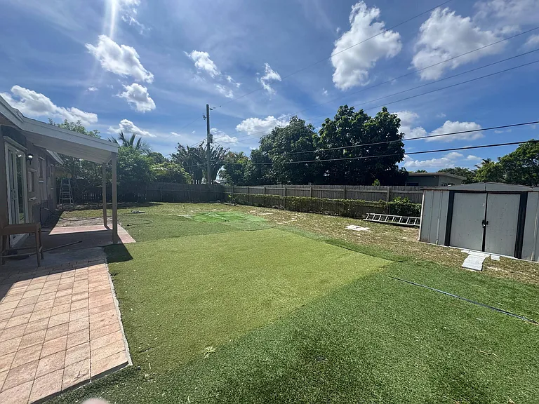 330 NW 38th St — Photo 11