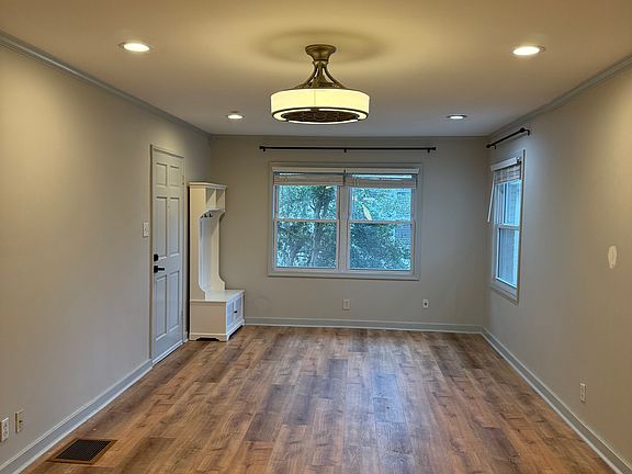 3rd image of 1801 Shady Ln Unit 6