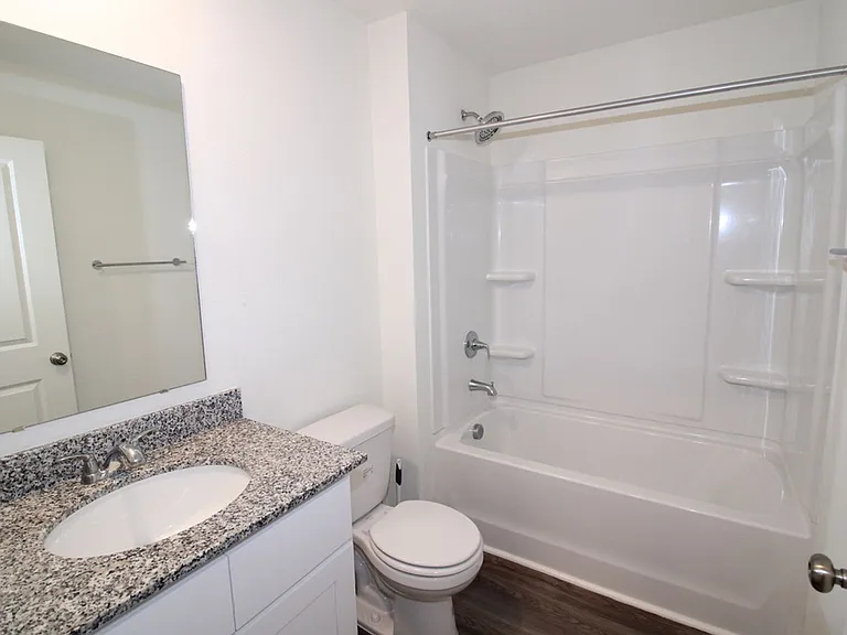 205 Landing Blvd — Photo 7