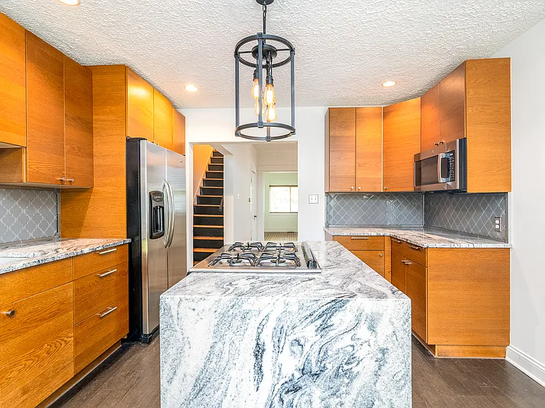 483 Stanley Ave — Photo 7
