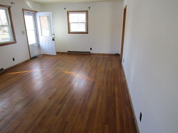 2nd image of 933 Faurot Ave