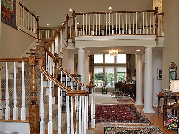 2004 Colonial in Private Gated Neighborhood