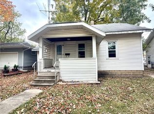 817 N 11th St, Mattoon, IL 61938