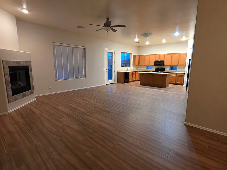 5649 N Bentley Ct — Photo 2
