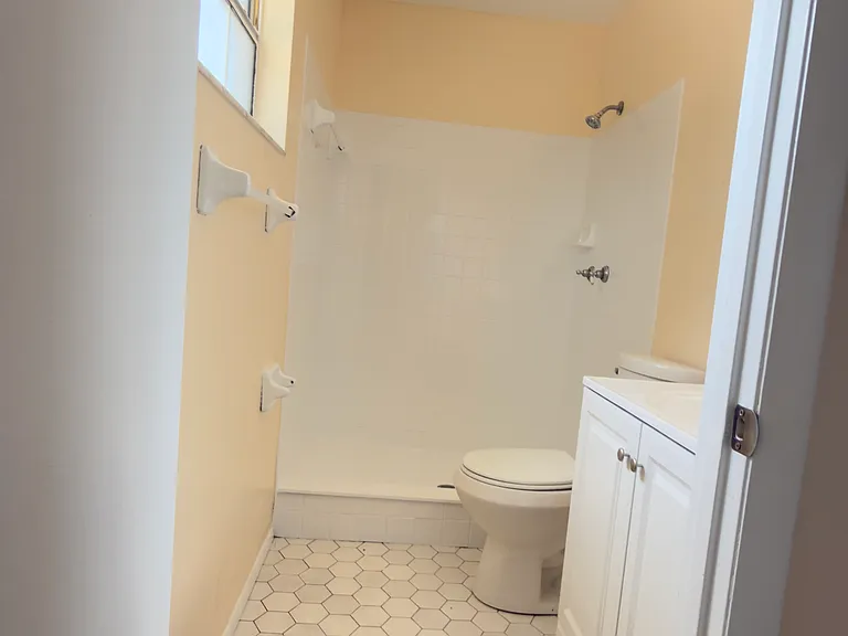 506 Holt Cir — Photo 3