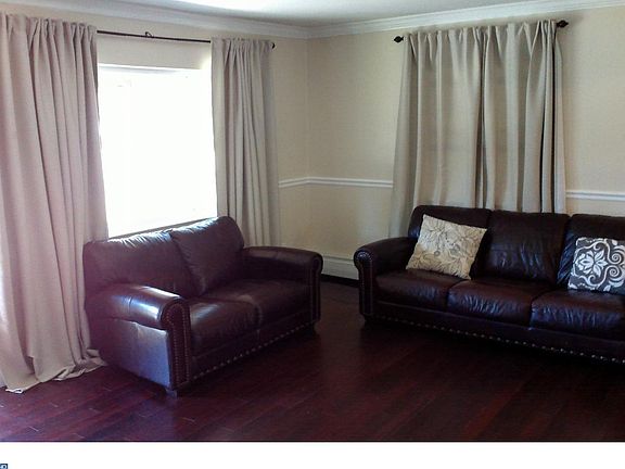 5th image of 11000 Lindsay St