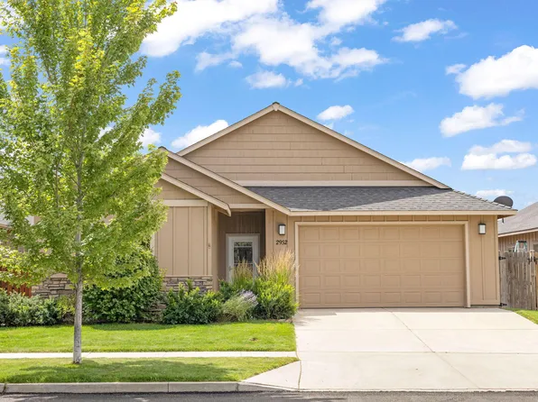 2952 NW Dogwood Ave, Redmond, OR 97756